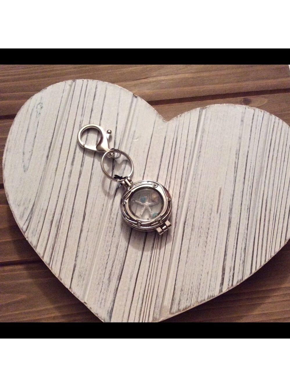 Beach Life Shell Keychain - Picture 2 of 3